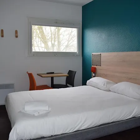 F1 Hotel