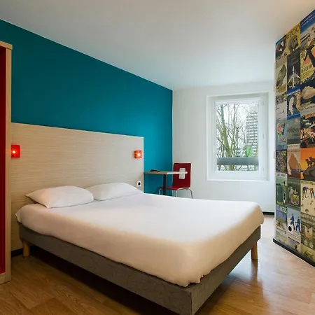 Hotel F1 *