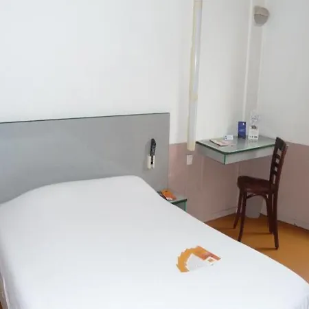Hotel F1 *
