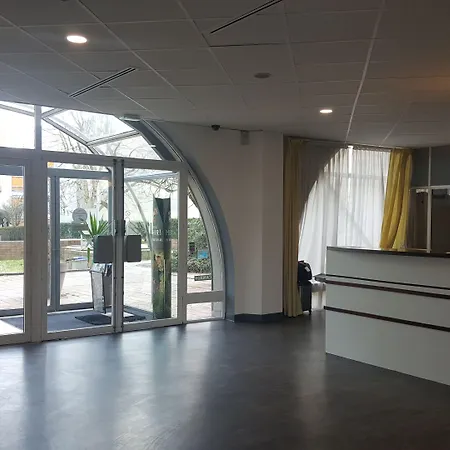 Hotelf1 * Cergy-Pontoise