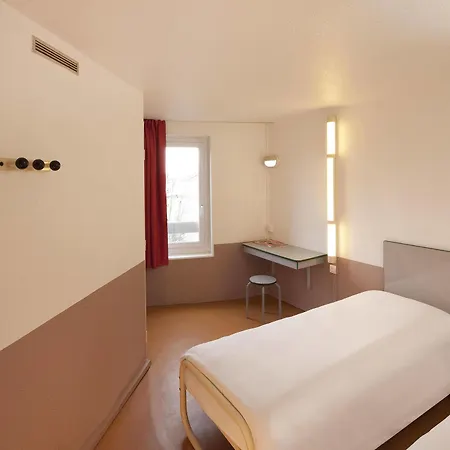 Hotel F1 *