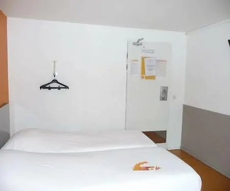 Hotelf1 Cergy-Pontoise